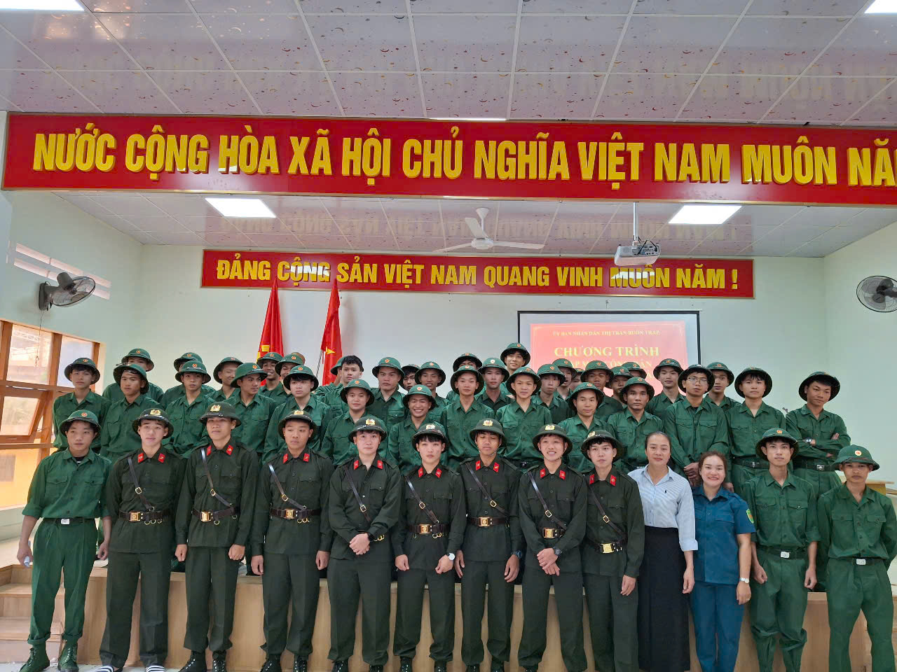 GẶP MẶT CÔNG DÂN THỊ TRẤN BUÔN TRẤP LÊN  ĐƯỜNG NHẬP NGŨ NĂM 2025